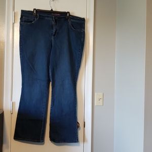 Gloria Vanderbilt Amanda boot cut jeans